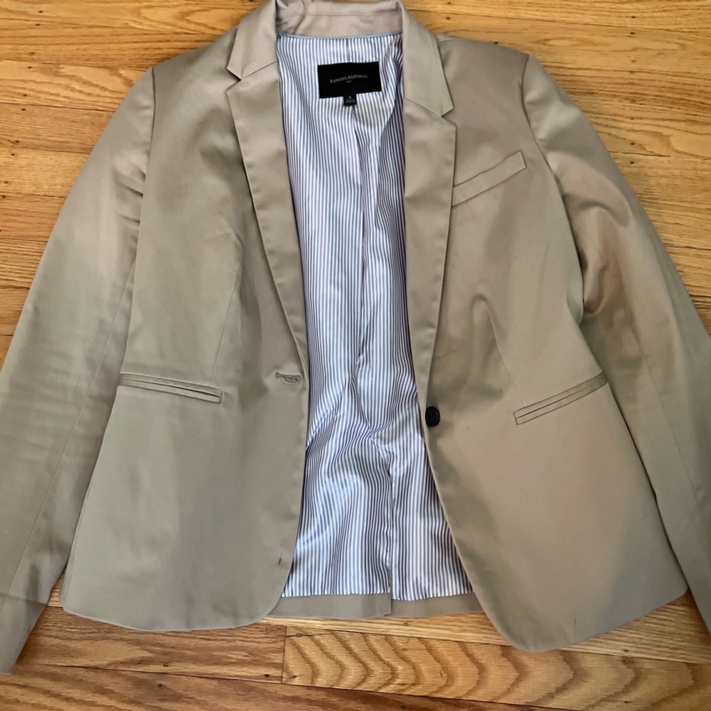 Banana Republic tan color blazer